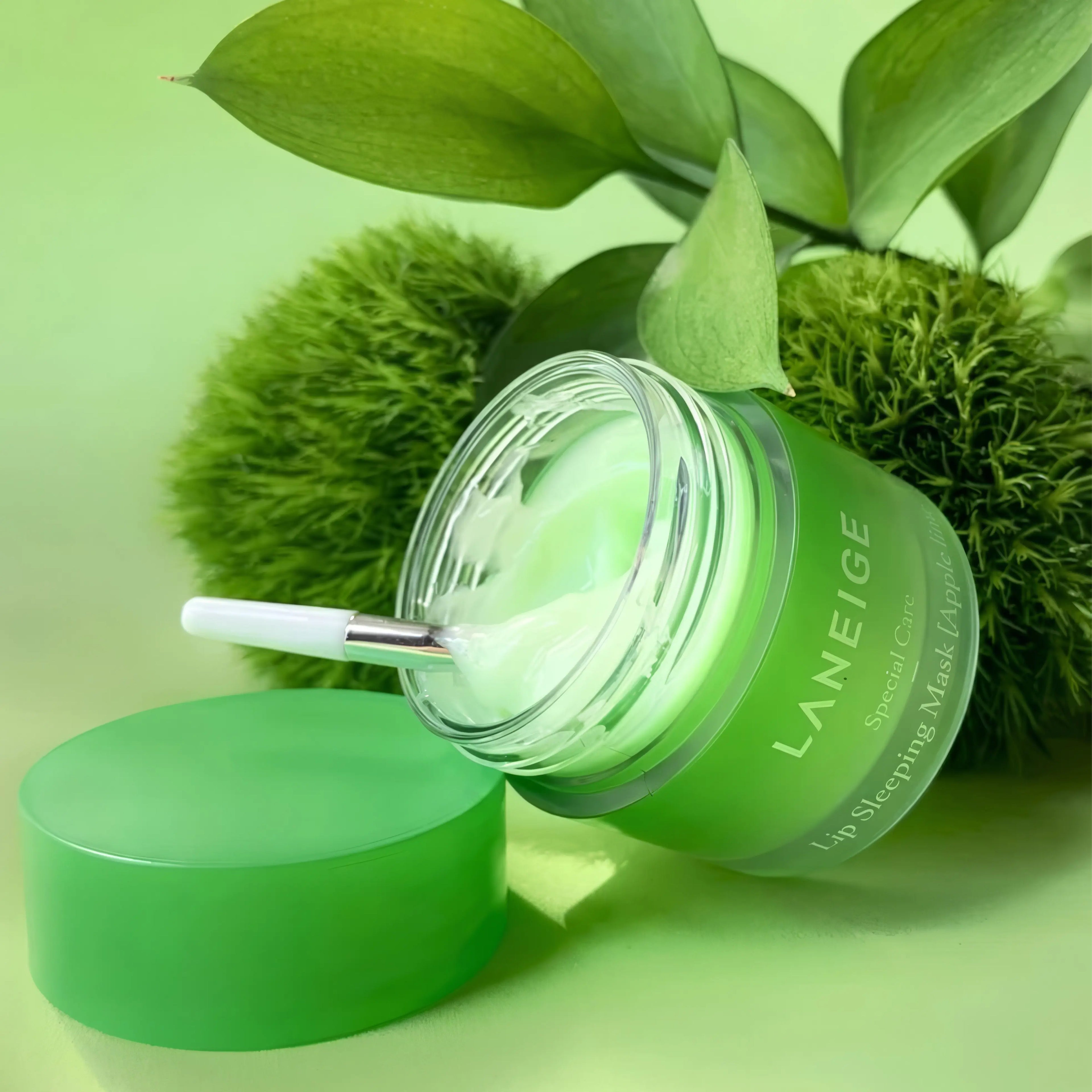 LANEIGE Lip Sleeping Mask 20ml, overnight intensive lip treatment with Murumuru Butter, shea butter, and vitamin C to deeply hydrate, repair dry chapped lips, and smooth texture for plump supple lips by morning.
