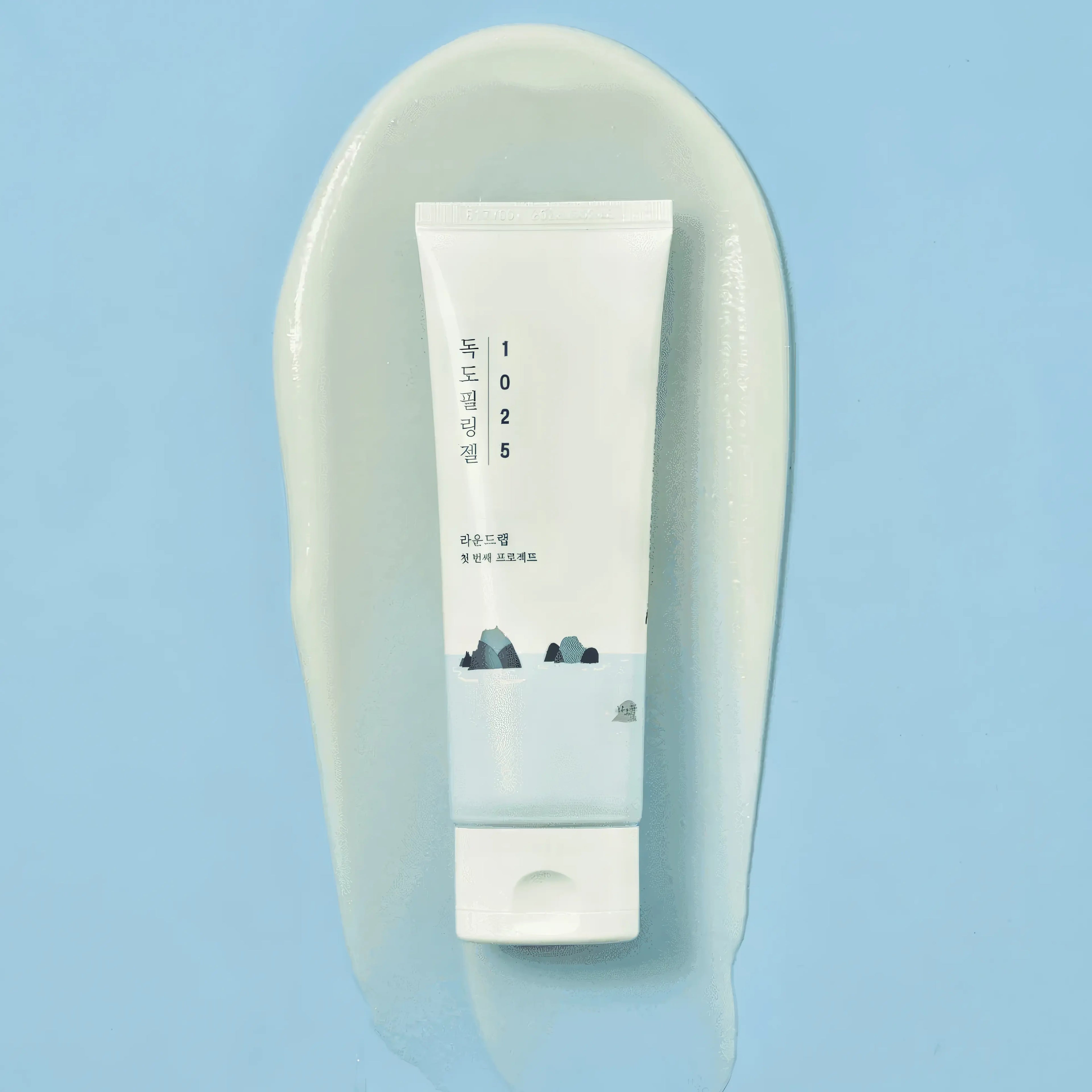 Round Lab 1025 Dokdo Peeling Gel (120ml), gentle enzyme peeling gel for sensitive, dry skin with 8 hyaluronic acids, lactobionic acid (PHA), protease enzyme, cellulose beads, Ulleungdo sea water, panthenol, allantoin, licorice root to physically/chemically exfoliate dead cells, deeply hydrate, soothe irritation, brighten tone, smooth texture, and purify pores without irritation.
