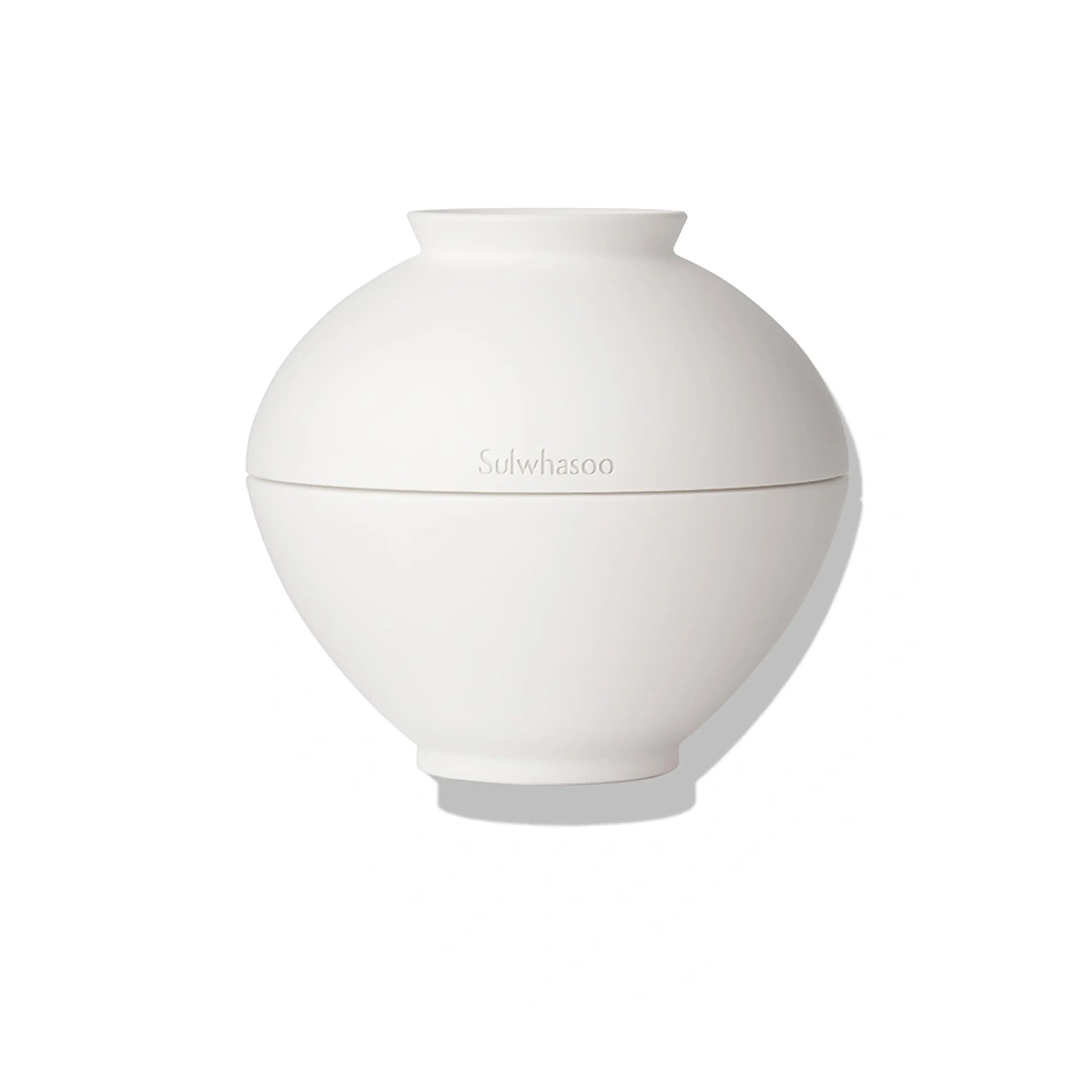 Sulwhasoo Timetreasure Invigorating Cream Rich in a 60ml golden jar. An ultra-rich, balmy anti-aging cream provides intense nourishment, lifts sagging contours, and targets deep wrinkles for severely dry and mature skin.